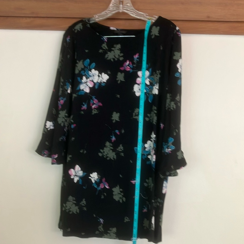 J Jill Wearever Collection Tunic Size L with flutter scalloped edge 3/4 sleeves